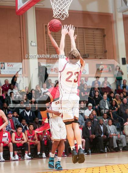 Thumbnail 2 in La Salle vs. Oxnard photogallery.