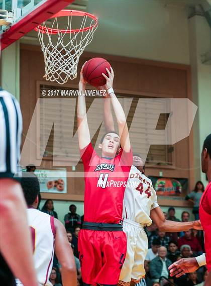 Thumbnail 1 in La Salle vs. Oxnard photogallery.
