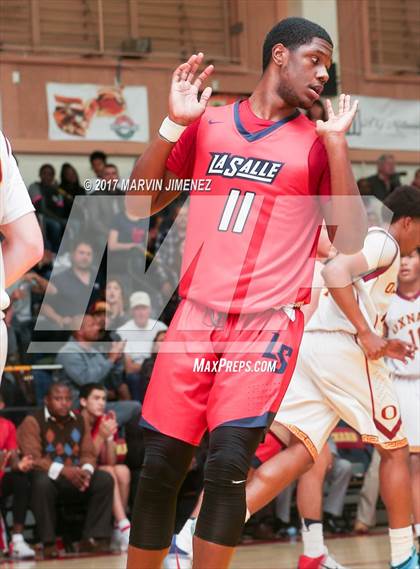 Thumbnail 2 in La Salle vs. Oxnard photogallery.