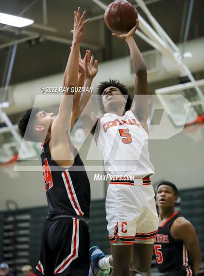 Thumbnail 3 in Central vs. TMI-Episcopal photogallery.