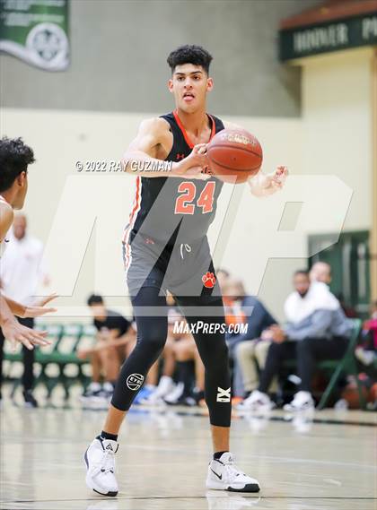 Thumbnail 2 in Central vs. TMI-Episcopal photogallery.