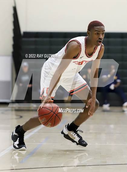 Thumbnail 3 in Central vs. TMI-Episcopal photogallery.
