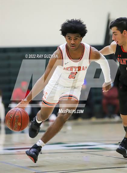 Thumbnail 2 in Central vs. TMI-Episcopal photogallery.