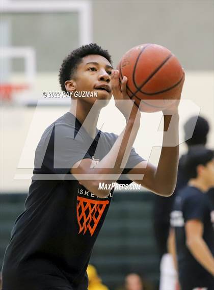Thumbnail 2 in Central vs. TMI-Episcopal photogallery.