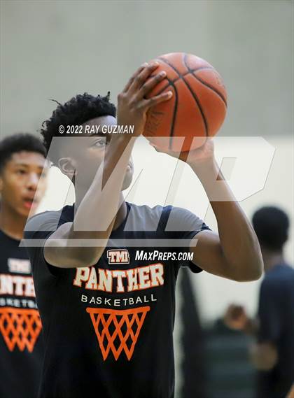 Thumbnail 3 in Central vs. TMI-Episcopal photogallery.