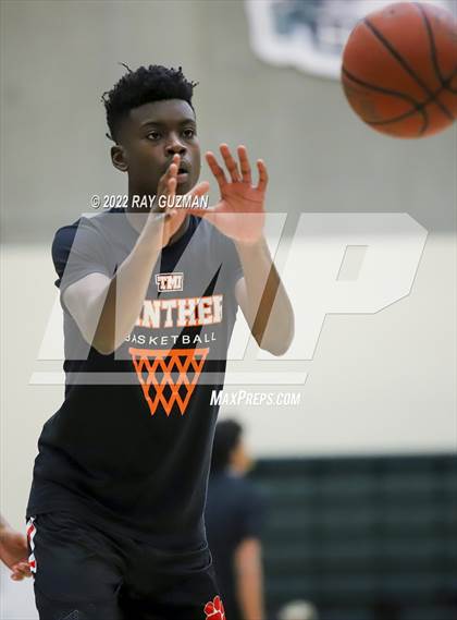 Thumbnail 2 in Central vs. TMI-Episcopal photogallery.