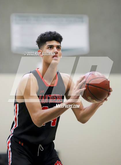 Thumbnail 2 in Central vs. TMI-Episcopal photogallery.