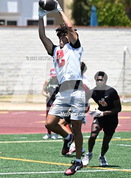 Thumbnail 2 in Mission Viejo vs. JSerra Catholic  (Battle at the Beach) photogallery.