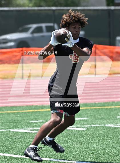 Thumbnail 3 in Mission Viejo vs. JSerra Catholic  (Battle at the Beach) photogallery.