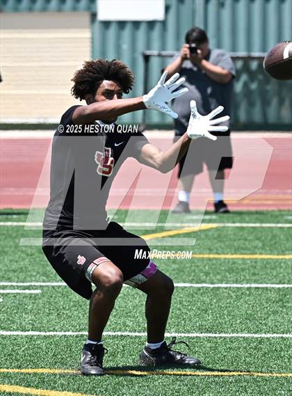 Thumbnail 3 in Mission Viejo vs. JSerra Catholic  (Battle at the Beach) photogallery.