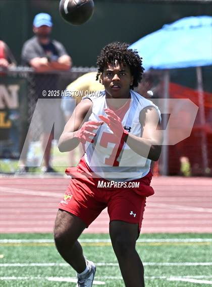 Thumbnail 2 in Mission Viejo vs. JSerra Catholic  (Battle at the Beach) photogallery.