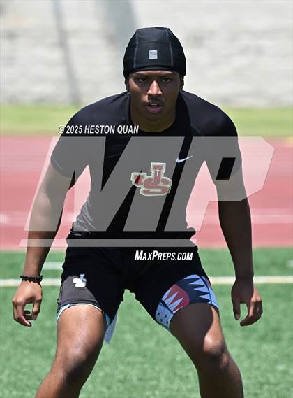 Thumbnail 2 in Mission Viejo vs. JSerra Catholic  (Battle at the Beach) photogallery.