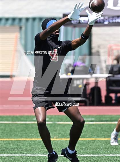 Thumbnail 3 in Mission Viejo vs. JSerra Catholic  (Battle at the Beach) photogallery.