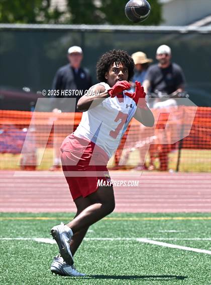Thumbnail 3 in Mission Viejo vs. JSerra Catholic  (Battle at the Beach) photogallery.