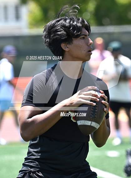 Thumbnail 2 in Mission Viejo vs. JSerra Catholic  (Battle at the Beach) photogallery.