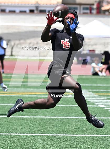 Thumbnail 3 in Mission Viejo vs. JSerra Catholic  (Battle at the Beach) photogallery.