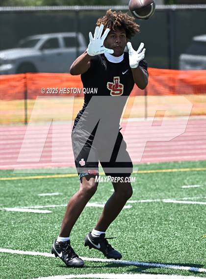 Thumbnail 2 in Mission Viejo vs. JSerra Catholic  (Battle at the Beach) photogallery.