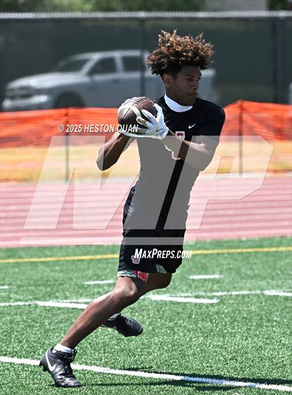 Thumbnail 1 in Mission Viejo vs. JSerra Catholic  (Battle at the Beach) photogallery.