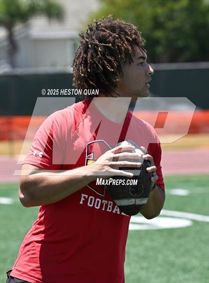Thumbnail 3 in Mission Viejo vs. JSerra Catholic  (Battle at the Beach) photogallery.