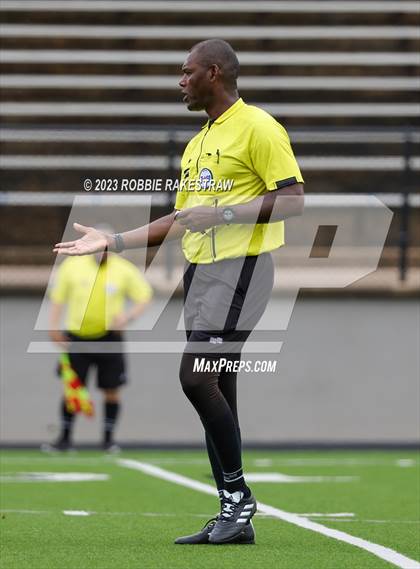 Thumbnail 2 in Palestine vs. Jacksonville (UIL 4A Region II Final) photogallery.