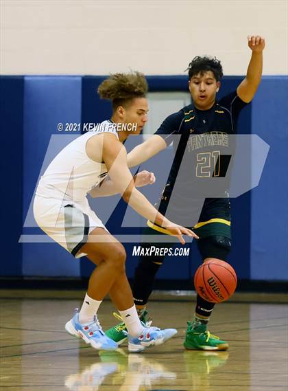 Thumbnail 3 in Willow Canyon vs Peoria (Sunnyslope Hoopsgiving Tournament) photogallery.