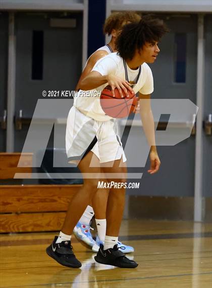 Thumbnail 3 in Willow Canyon vs Peoria (Sunnyslope Hoopsgiving Tournament) photogallery.