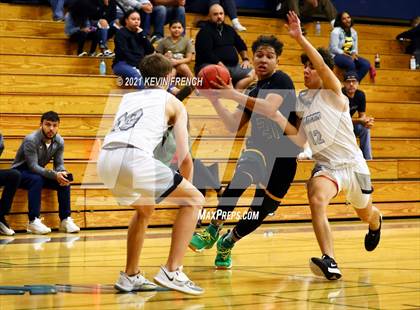 Thumbnail 3 in Willow Canyon vs Peoria (Sunnyslope Hoopsgiving Tournament) photogallery.