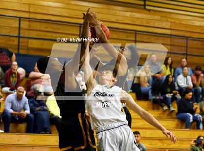 Thumbnail 1 in Willow Canyon vs Peoria (Sunnyslope Hoopsgiving Tournament) photogallery.