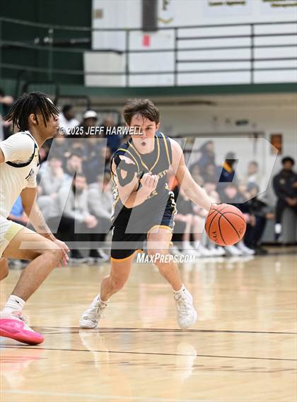 Thumbnail 2 in Archbishop Hoban vs. Olmsted Falls (OHSAA Division 3 Regional Semifinal) photogallery.