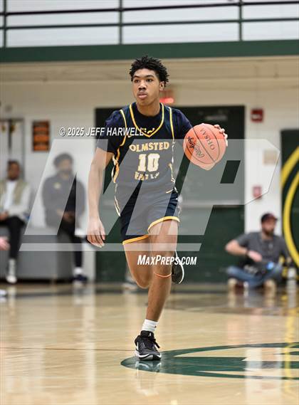 Thumbnail 3 in Archbishop Hoban vs. Olmsted Falls (OHSAA Division 3 Regional Semifinal) photogallery.