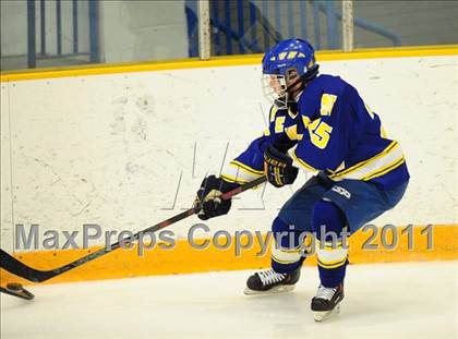 Thumbnail 2 in Newtown vs. Watertown/Pomperaug (SWC Semifinal) photogallery.