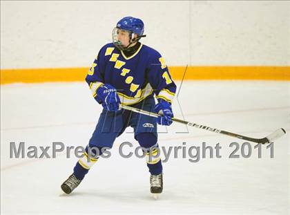 Thumbnail 3 in Newtown vs. Watertown/Pomperaug (SWC Semifinal) photogallery.