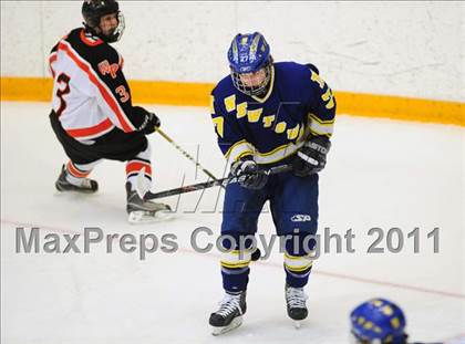 Thumbnail 1 in Newtown vs. Watertown/Pomperaug (SWC Semifinal) photogallery.