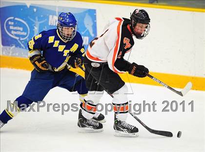 Thumbnail 2 in Newtown vs. Watertown/Pomperaug (SWC Semifinal) photogallery.
