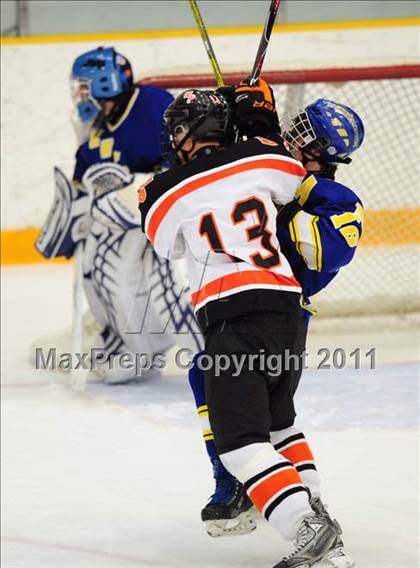 Thumbnail 2 in Newtown vs. Watertown/Pomperaug (SWC Semifinal) photogallery.