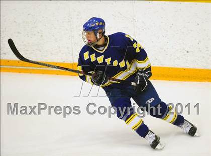 Thumbnail 2 in Newtown vs. Watertown/Pomperaug (SWC Semifinal) photogallery.