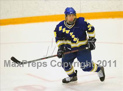 Thumbnail 2 in Newtown vs. Watertown/Pomperaug (SWC Semifinal) photogallery.