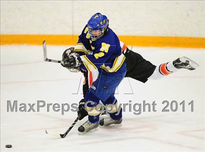 Thumbnail 2 in Newtown vs. Watertown/Pomperaug (SWC Semifinal) photogallery.