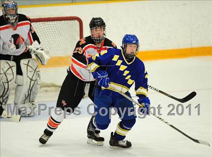 Thumbnail 2 in Newtown vs. Watertown/Pomperaug (SWC Semifinal) photogallery.