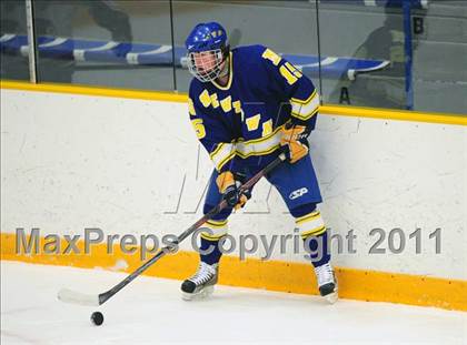Thumbnail 2 in Newtown vs. Watertown/Pomperaug (SWC Semifinal) photogallery.
