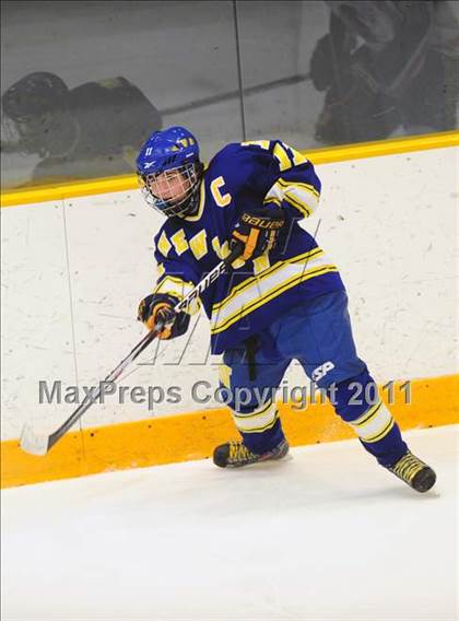 Thumbnail 2 in Newtown vs. Watertown/Pomperaug (SWC Semifinal) photogallery.
