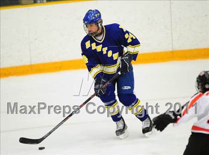 Thumbnail 2 in Newtown vs. Watertown/Pomperaug (SWC Semifinal) photogallery.