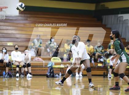 Thumbnail 3 in Pine Forest vs. Richmond photogallery.