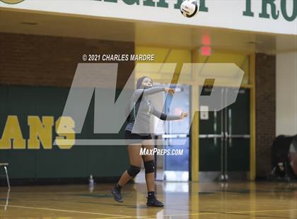 Thumbnail 3 in Pine Forest vs. Richmond photogallery.