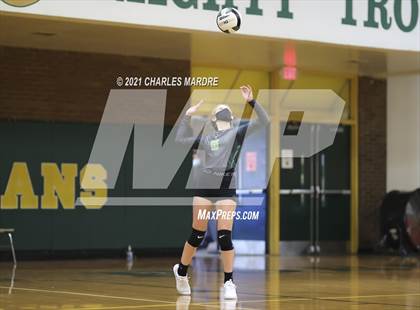 Thumbnail 1 in Pine Forest vs. Richmond photogallery.