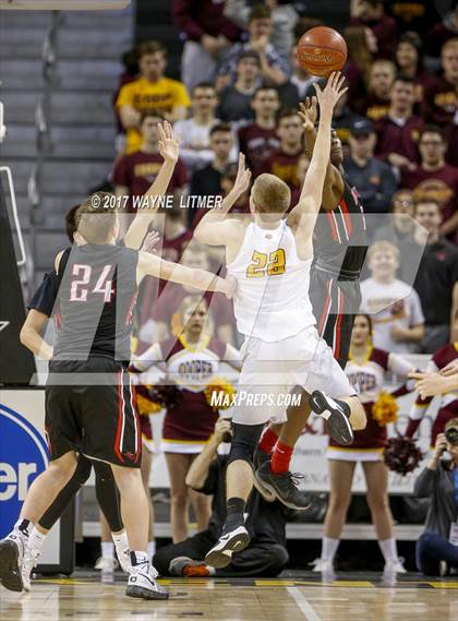 Thumbnail 3 in Holy Cross vs Cooper (Ninth Region) photogallery.