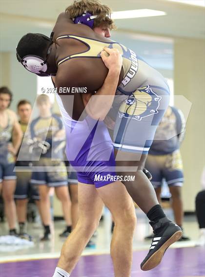 Thumbnail 2 in Buzz Fest Duals photogallery.