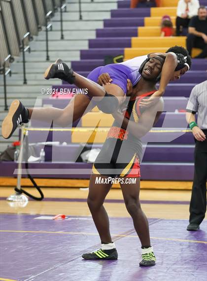 Thumbnail 2 in Buzz Fest Duals photogallery.