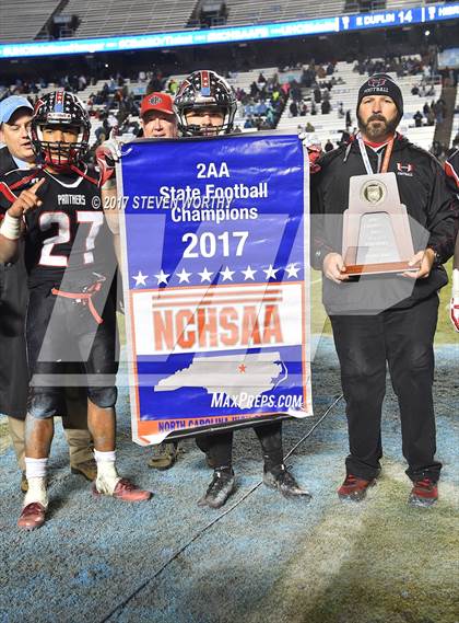 Thumbnail 2 in East Duplin vs. Hibriten (NCHSAA 2AA Final) photogallery.
