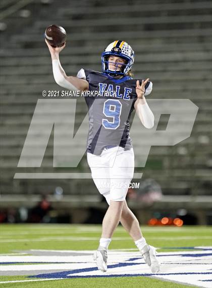 Thumbnail 2 in Ferris vs. Sunnyvale (4A-2 Region II Bi District) photogallery.
